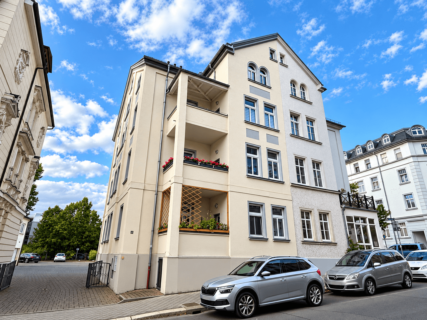 Immobilienangebot - Gera - Alle - Ruhiges Wohnen im Zentrum Geras: 3-Zimmer-Wohnung mit Tageslichtbad und Garage / Außenstellplatz