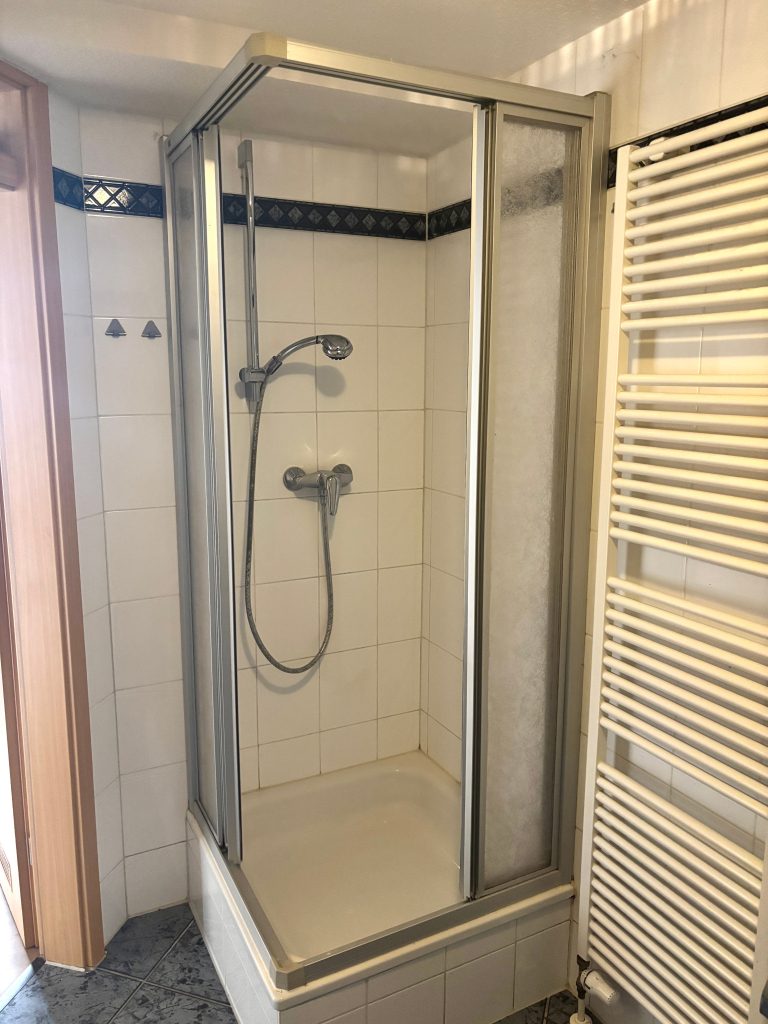 Immobilienangebot - Gera - Alle - Großzügige 3-Zimmer-Wohnung mit Garage/Außenstellplatz in einem charmanten Altbau im Zentrum Geras