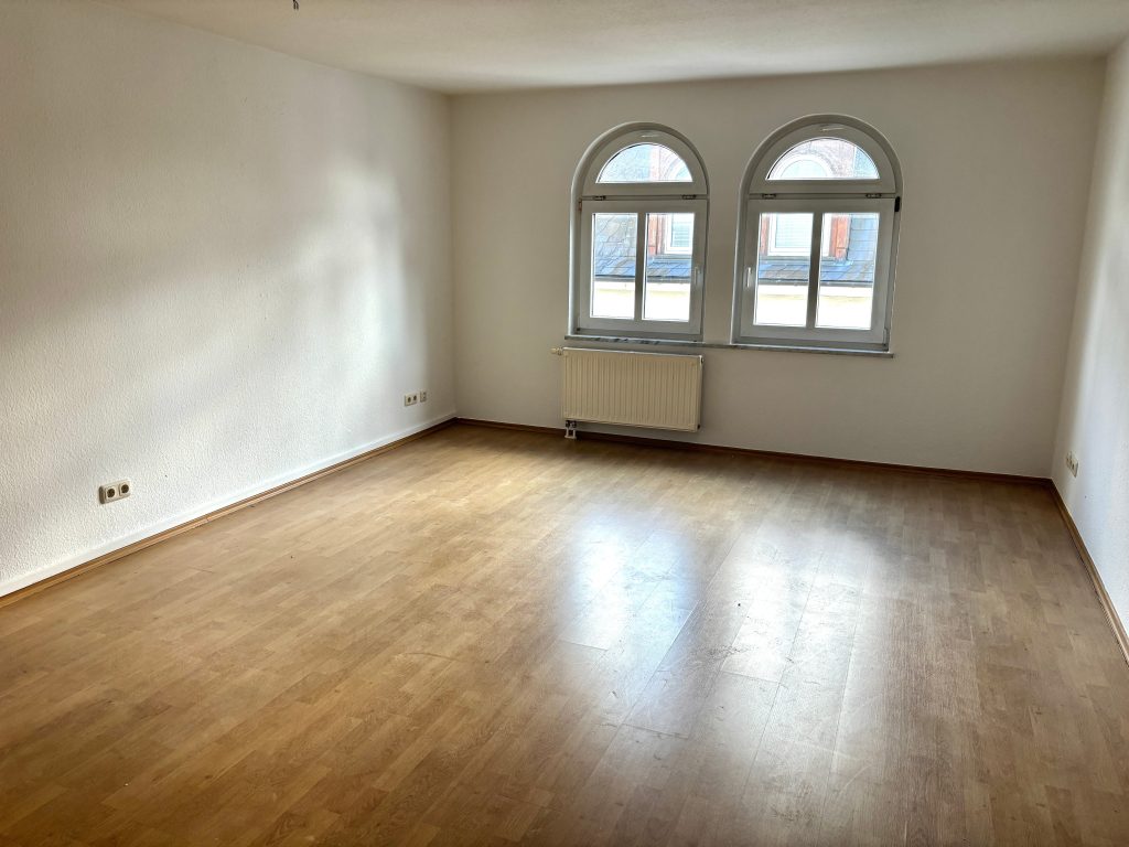 Immobilienangebot - Gera - Alle - Großzügige 3-Zimmer-Wohnung mit Garage/Außenstellplatz in einem charmanten Altbau im Zentrum Geras