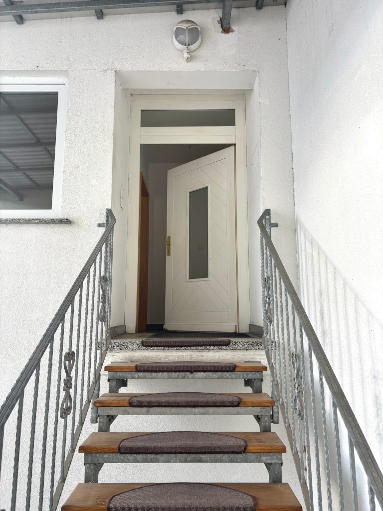 Immobilienangebot - Gera - Alle - Ruhiges Wohnen im Zentrum Geras: 3-Zimmer-Wohnung mit Tageslichtbad und Garage / Außenstellplatz