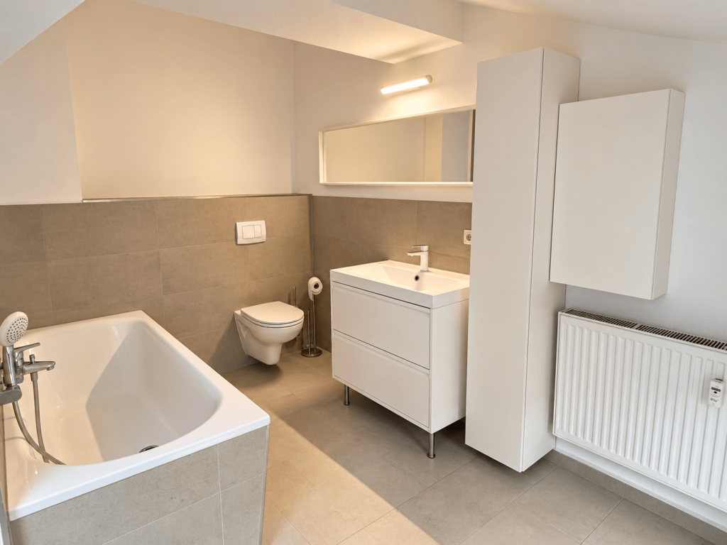 Immobilienangebot - Gera - Alle - 4-Zimmer-Maisonette mit hochwertiger Einbauküche, 2 Bädern und Stellplatz im Zentrum Geras
