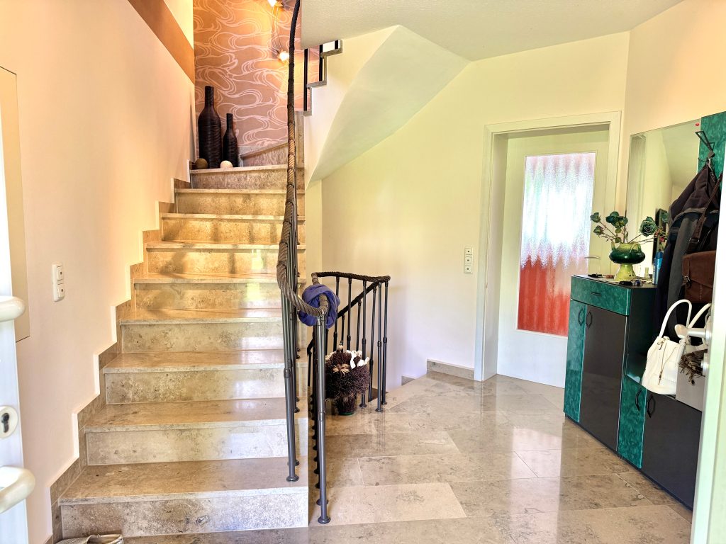 Immobilienangebot - Gera - Alle - Sonne & Ruhe am Ferberturm – Ihr neues Zuhause mit 3 Balkonen, Sauna und Garage in grüner Lage Geras
