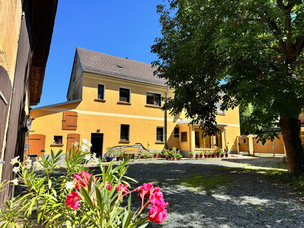 Immobilienangebot - Großenstein - Alle - Landleben mit Freiraum – großzügiger Vierseitenhof für Familie, Tiere & mehrere Generationen