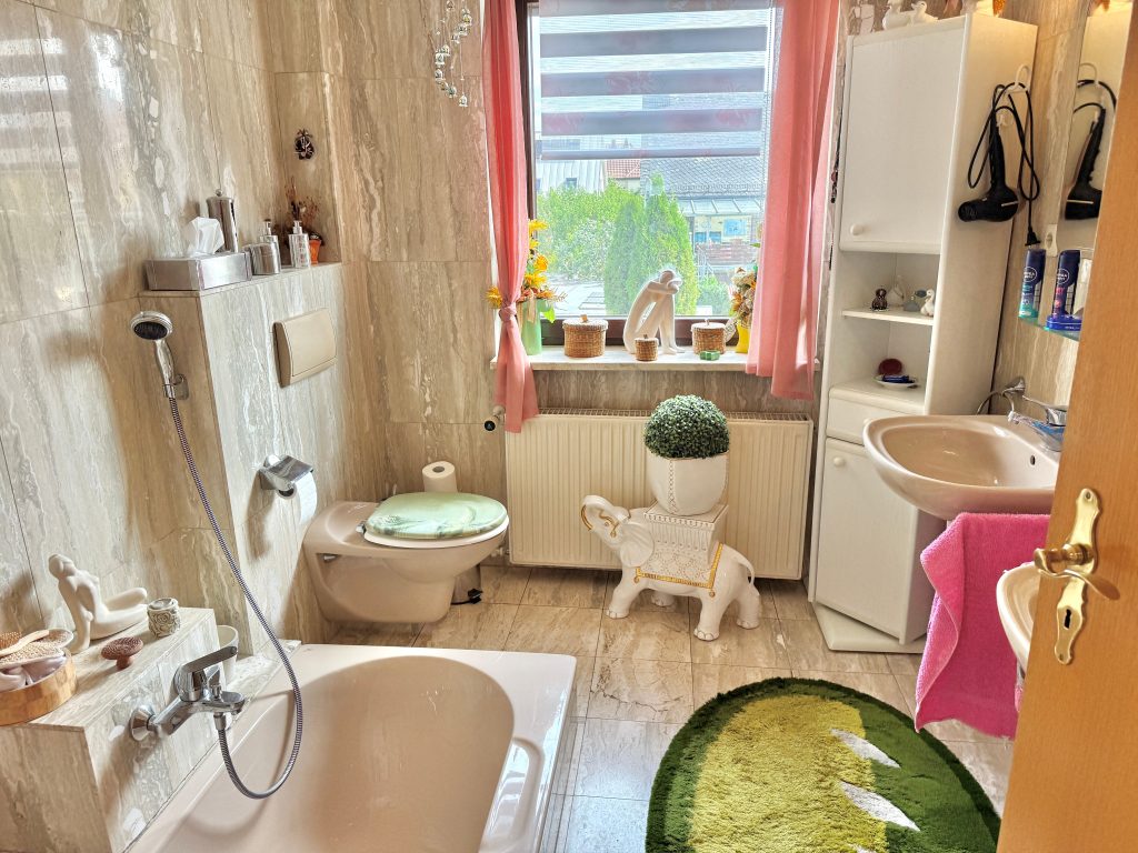 Immobilienangebot - Weida - Alle - Liebevoll gepflegte Doppelhaushälfte mit Pool & Partyhütte in beliebter Lage Weidas
