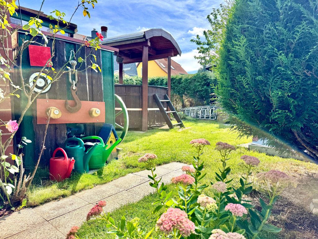 Immobilienangebot - Weida - Alle - Liebevoll gepflegte Doppelhaushälfte mit Pool & Partyhütte in beliebter Lage Weidas