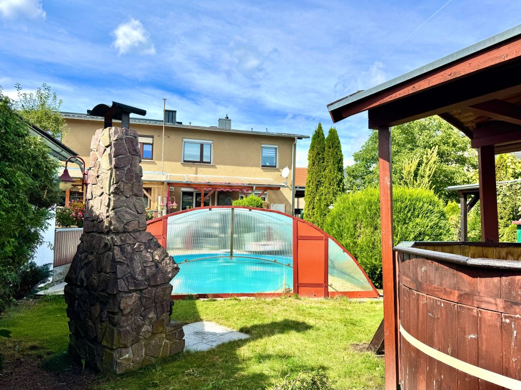 Immobilienangebot - Weida - Alle - Liebevoll gepflegte Doppelhaushälfte mit Pool & Partyhütte in beliebter Lage Weidas