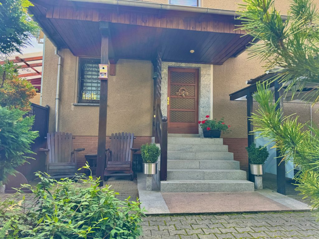 Immobilienangebot - Weida - Alle - Liebevoll gepflegte Doppelhaushälfte mit Pool & Partyhütte in beliebter Lage Weidas