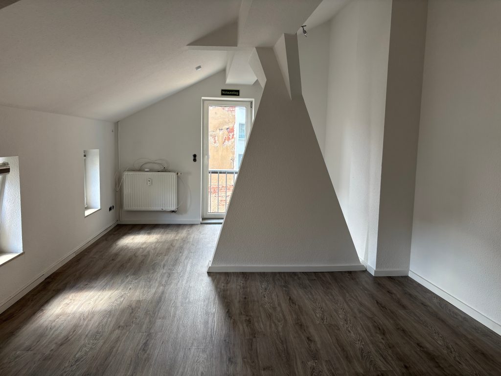Immobilienangebot - Gera - Alle - 4-Zimmer-Maisonette mit hochwertiger Einbauküche, 2 Bädern und Stellplatz im Zentrum Geras