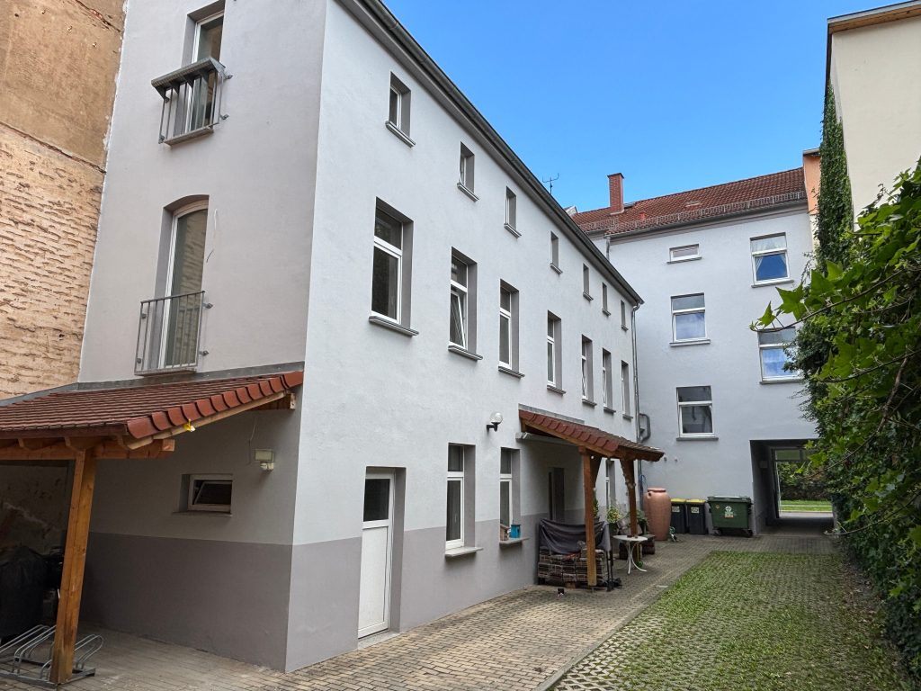 Immobilienangebot - Gera - Alle - 4-Zimmer-Maisonette mit hochwertiger Einbauküche, 2 Bädern und Stellplatz im Zentrum Geras