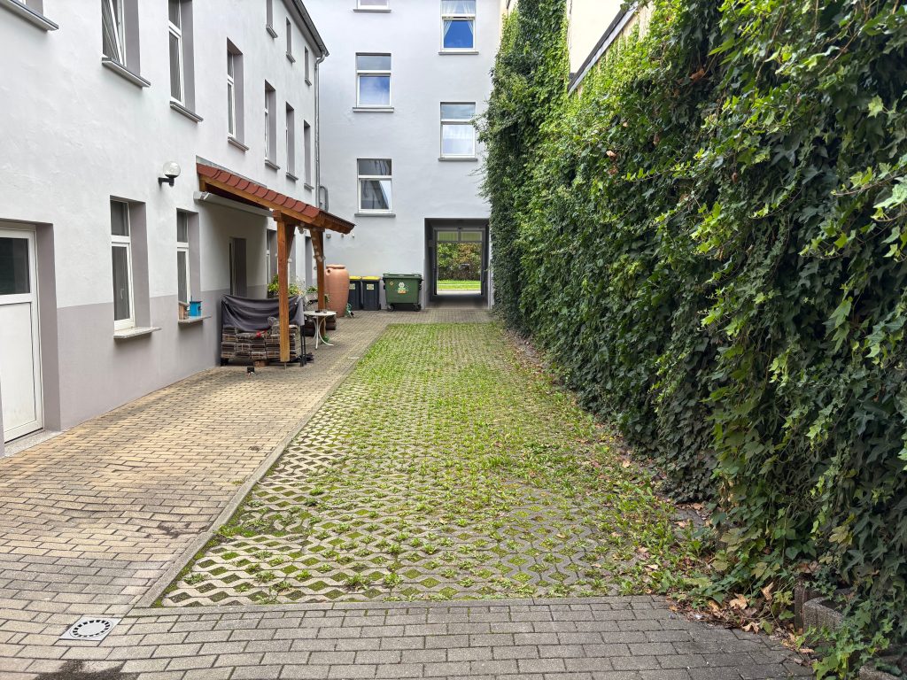 Immobilienangebot - Gera - Alle - 4-Zimmer-Maisonette mit hochwertiger Einbauküche, 2 Bädern und Stellplatz im Zentrum Geras