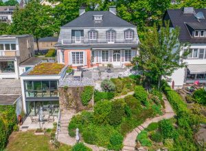 Feudale Villa auf parkähnlichem Grundstück in Aachen – vermarktet von Becker Immobilien