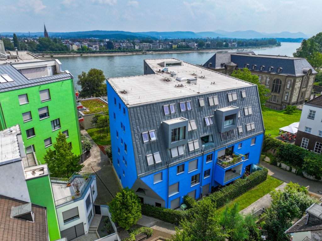 Immobilienangebot - Bonn - Alle - Moderne 3-Zimmer Wohnung mit Terrasse & TG-Stellplatz in direkter Rheinlage des Bonner Zentrums