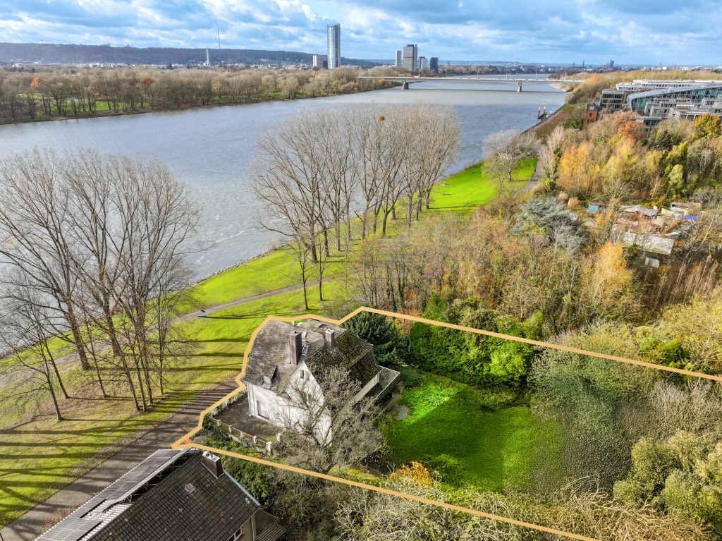 Immobilienangebot - Bonn - Alle - Herrschaftliche Direktorenvilla auf einzigartigem Grundstück in 1. Rheinlage von Bonn - Oberkassel