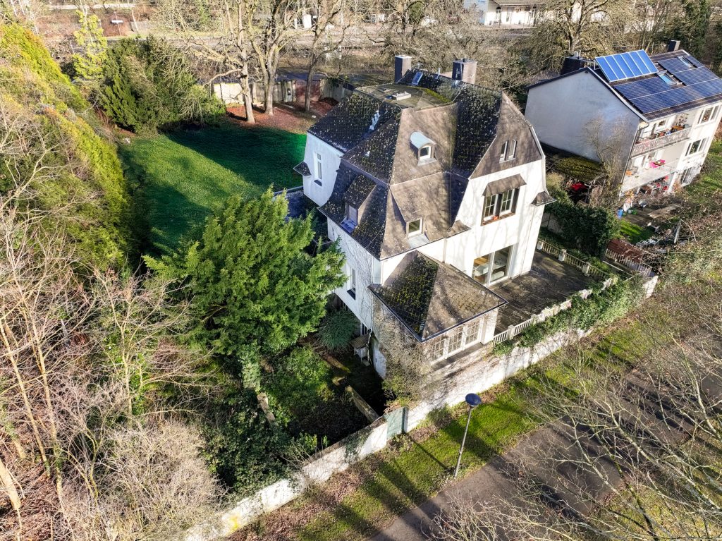 Immobilienangebot - Bonn - Alle - Herrschaftliche Direktorenvilla auf einzigartigem Grundstück in 1. Rheinlage von Bonn - Oberkassel