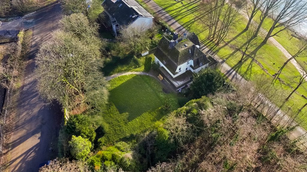 Immobilienangebot - Bonn - Alle - Herrschaftliche Direktorenvilla auf einzigartigem Grundstück in 1. Rheinlage von Bonn - Oberkassel