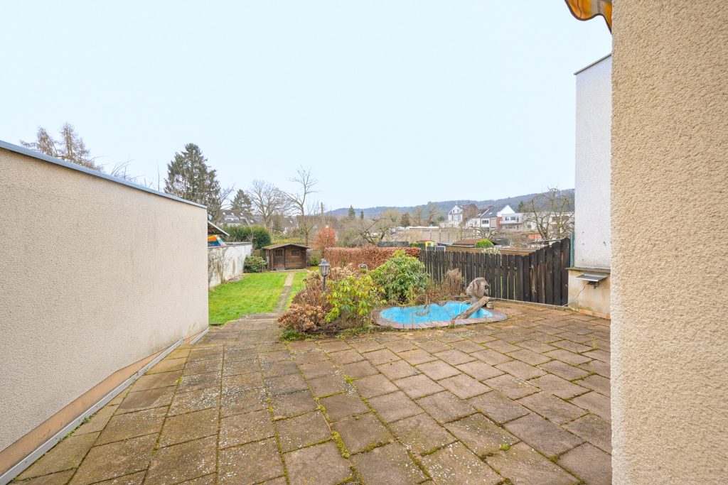 Immobilienangebot - Bonn / Dottendorf - Alle - Solides Einfamilienhaus zur Modernisierung auf großem Grundstück in beliebter Lage von Dottendorf