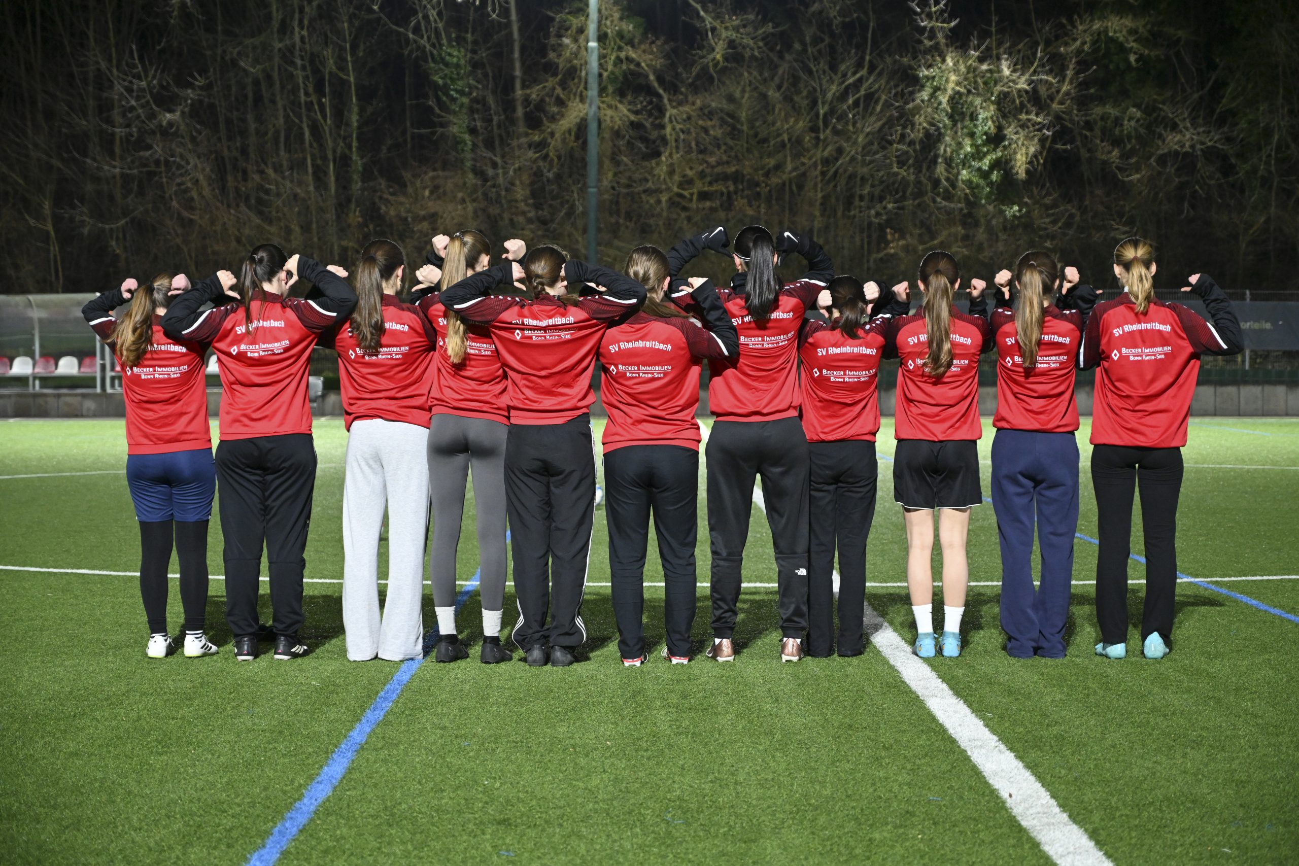 Teamfoto Sponsoring U17 Juniorinnen Rheinbreitbach - Becker Immobilien Bonn Rhein-Sieg