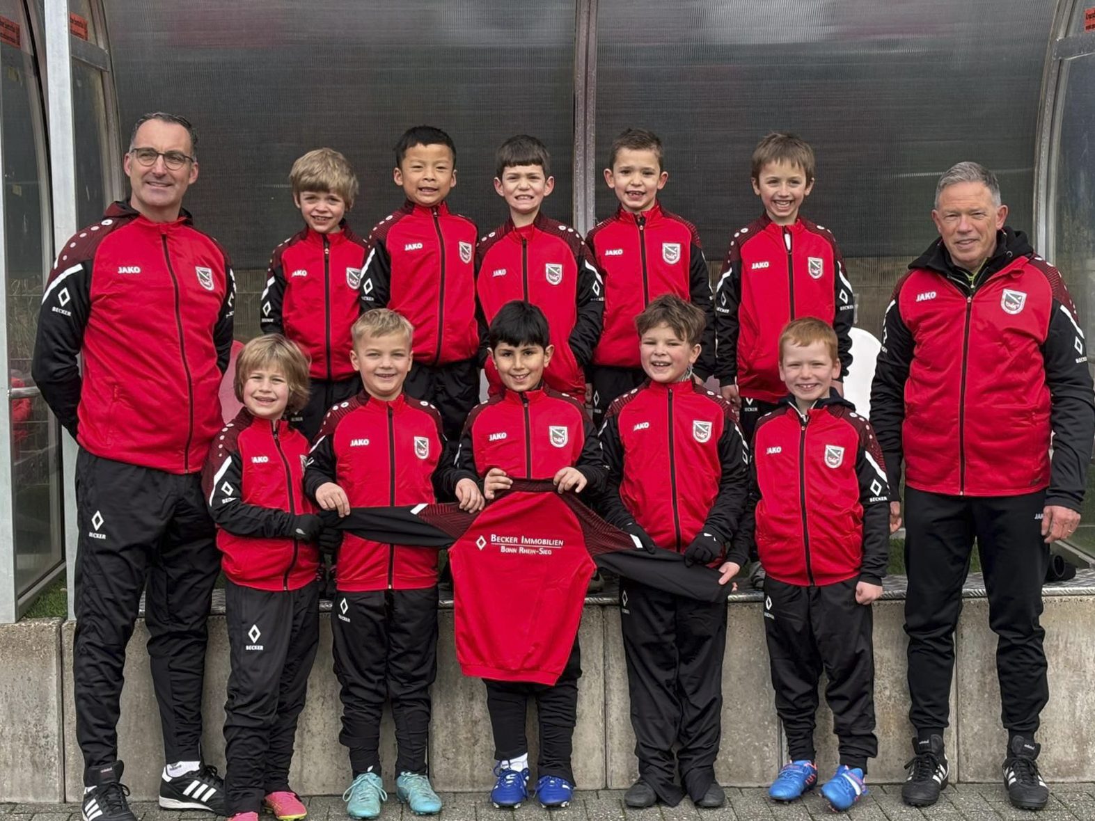 Teamfoto Sponsoring U17 Juniorinnen Rheinbreitbach - Becker Immobilien Bonn Rhein-Sieg