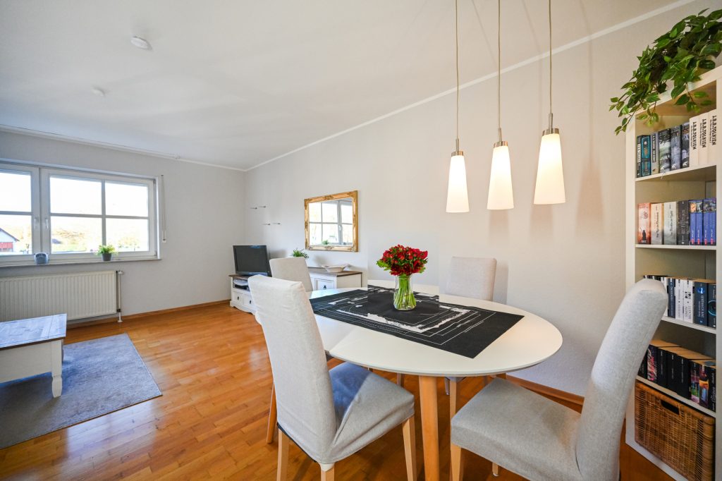 Immobilienangebot - Bonn - Alle - Kapitalanleger aufgepasst - Gepflegte 2-Zimmer-Wohnung mit Balkon und TG-Stellplatz in Bonn-Röttgen