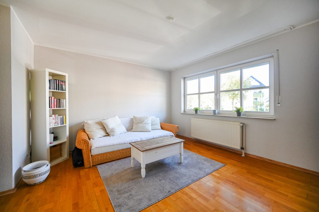 Immobilienangebot - Bonn - Alle - Kapitalanleger aufgepasst - Gepflegte 2-Zimmer-Wohnung mit Balkon und TG-Stellplatz in Bonn-Röttgen