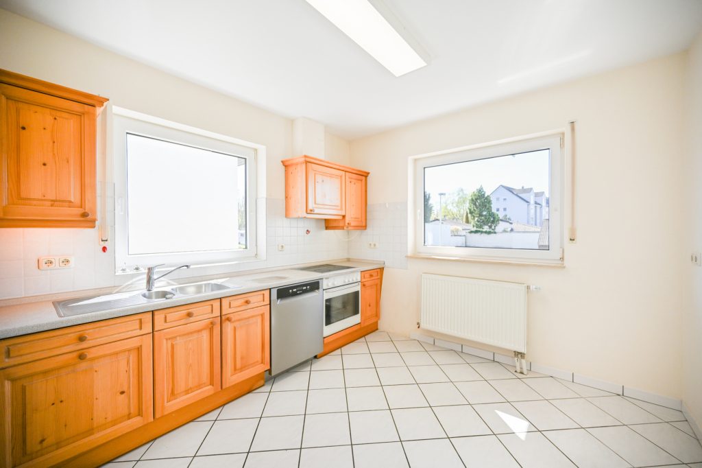 Immobilienangebot - Bonn / Endenich - Alle - Modernisierte 3-Zimmer-Wohnung mit 2 Loggien & Außenstellplatz in beliebter Lage von Bonn-Endenich