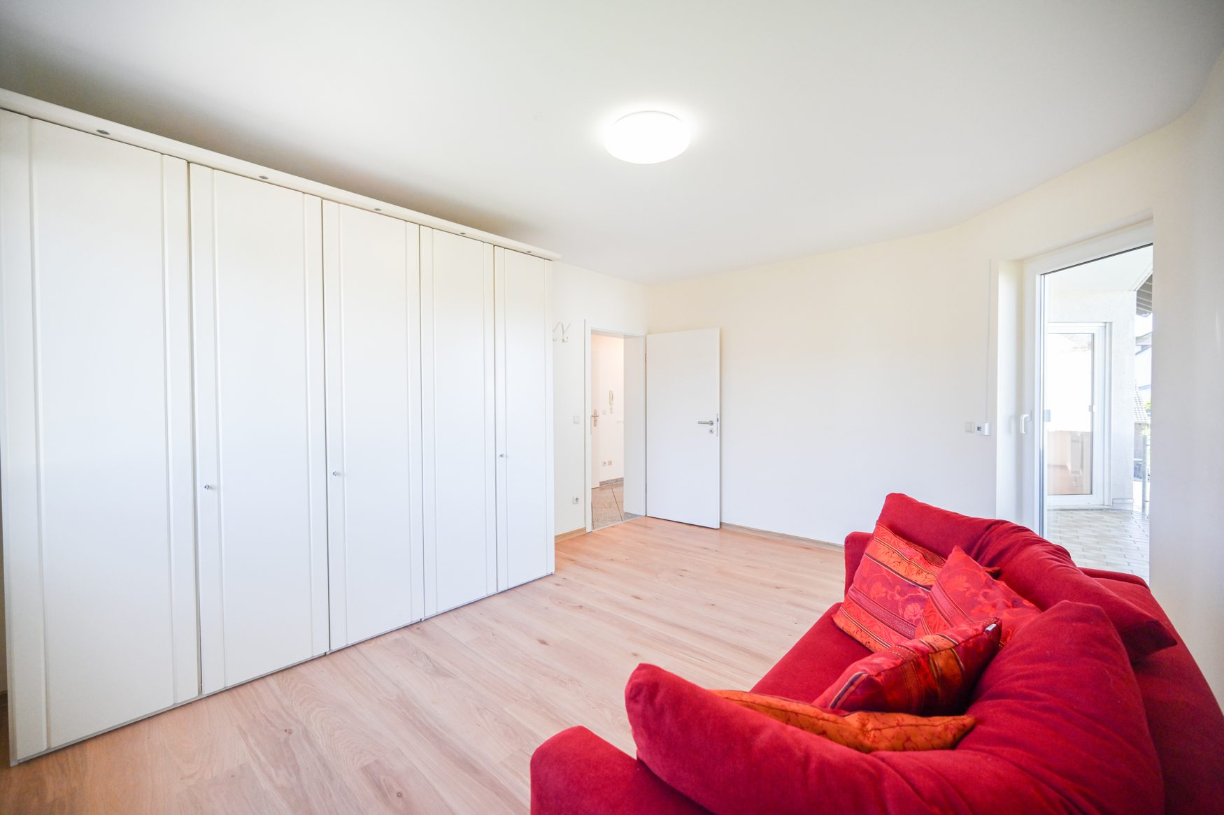 Immobilienangebot - Bonn / Endenich - Alle - Modernisierte 3-Zimmer-Wohnung mit 2 Loggien & Außenstellplatz in beliebter Lage von Bonn-Endenich