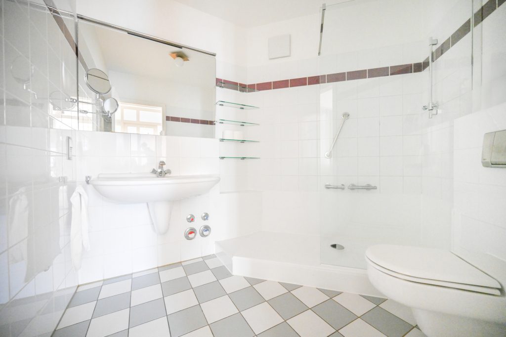 Immobilienangebot - Bonn / Rüngsdorf - Alle - Moderne 2-Zimmer Wohnung mit 2 Sonnenbalkonen & TG-Stellplatz in 1. Rheinlage von Bonn - Rüngsdorf
