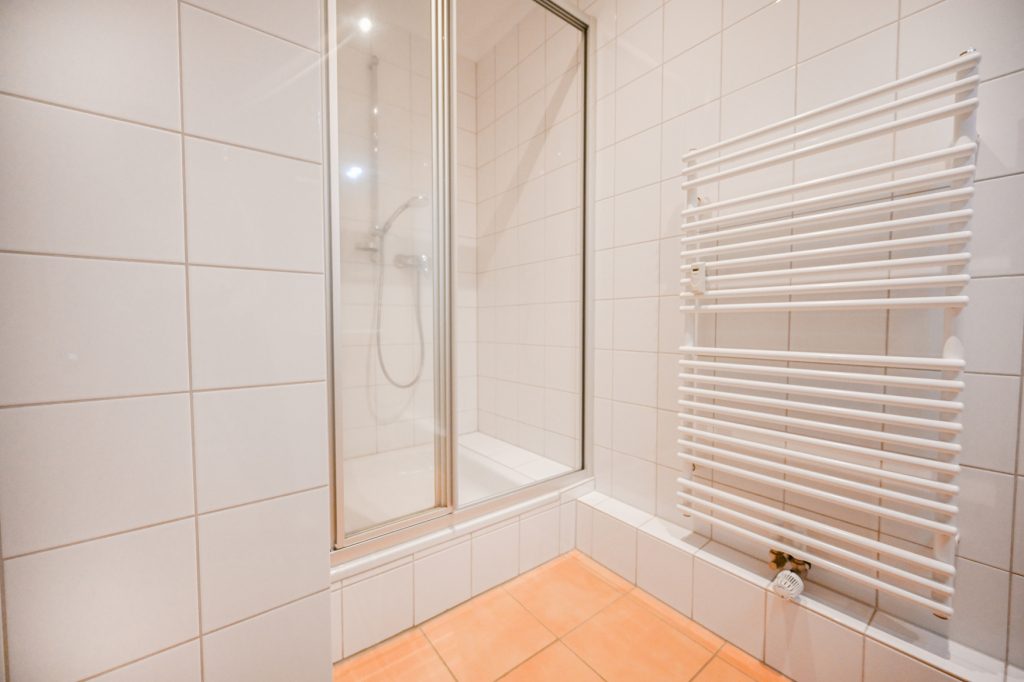 Immobilienangebot - Bonn - Alle - Charmante, großzügige 2,5-Zimmer-Altbauwohnung mit Sonnenbalkon inmitten der Bonner Südstadt