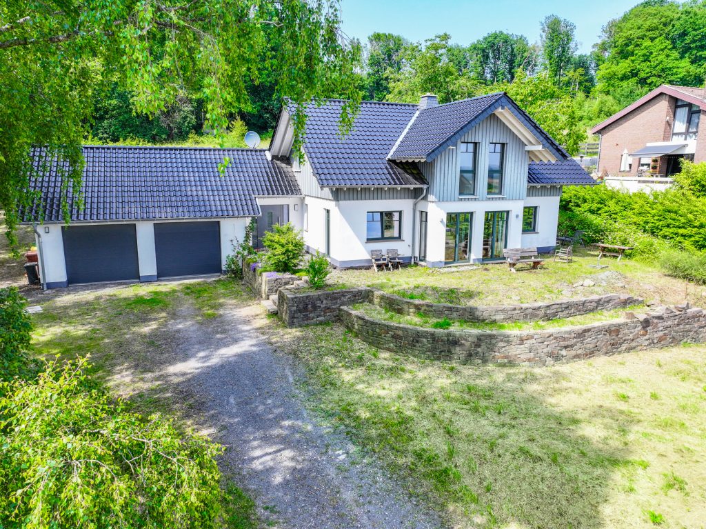 Immobilienangebot - Overath - Alle - Modernes Einfamilienhaus mit Doppelgarage auf großem Grundstück in ruhiger Lage von Overath-Federath