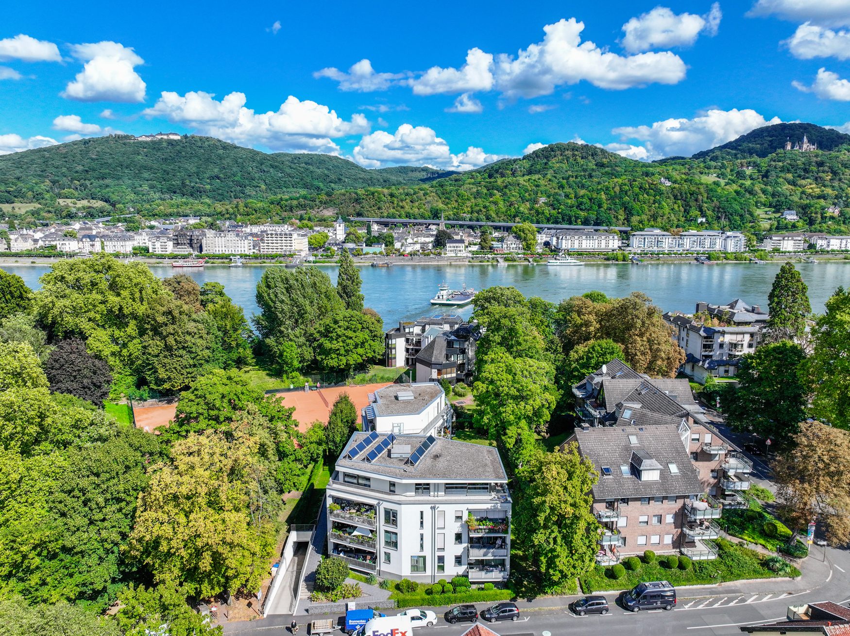 Immobilienangebot - Bonn - Alle - Exklusive 4-Zimmer-Penthouse Wohnung mit TG-Stellplatz in unmittelbarer Rheinnähe von Bonn-Rüngsdorf