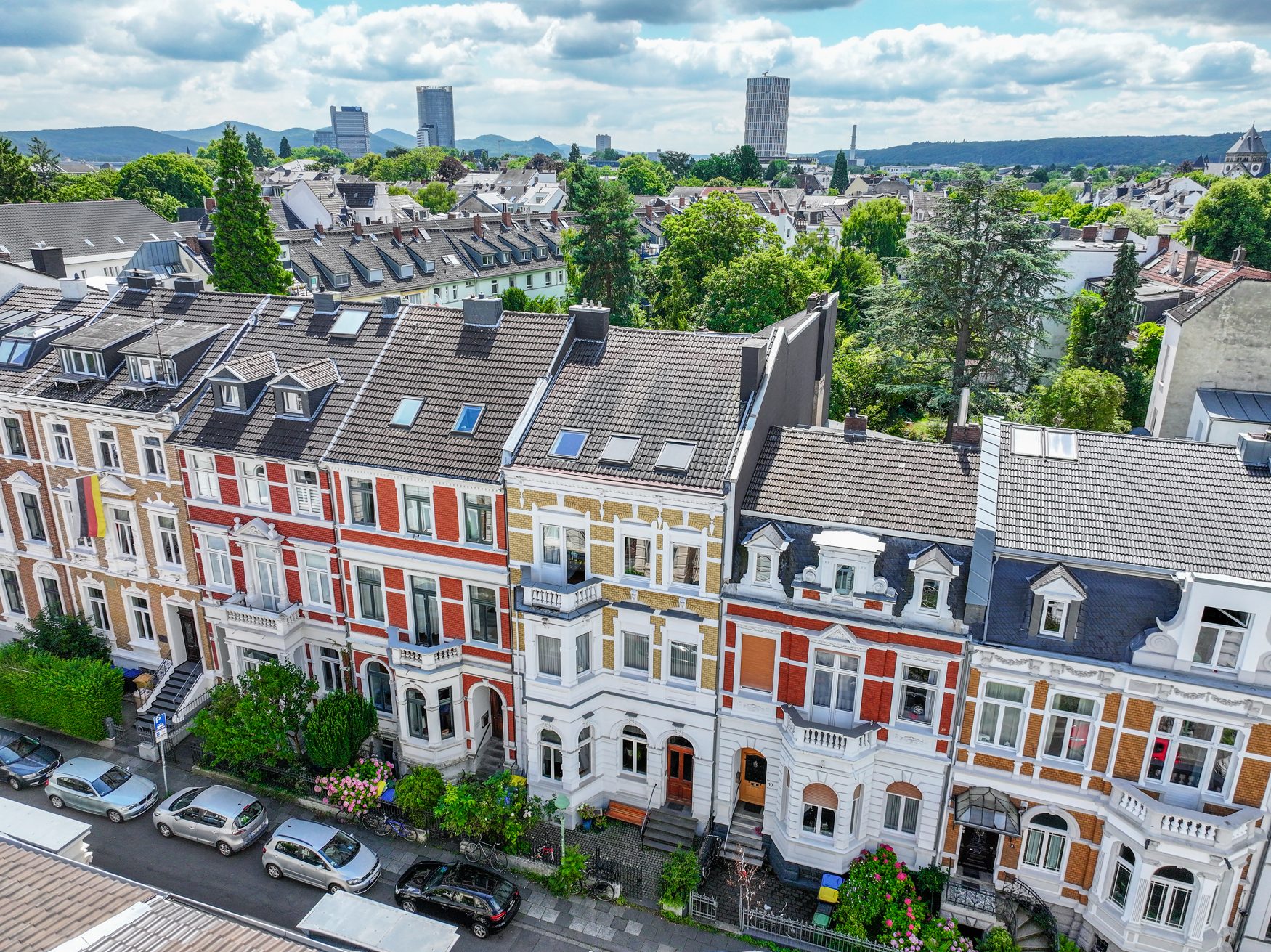 Immobilienangebot - Bonn / Südstadt - Alle - Charmante, vermietete 4-Zimmer-Altbauwohnung mit Sonnenbalkon im Herzen der Bonner Südstadt