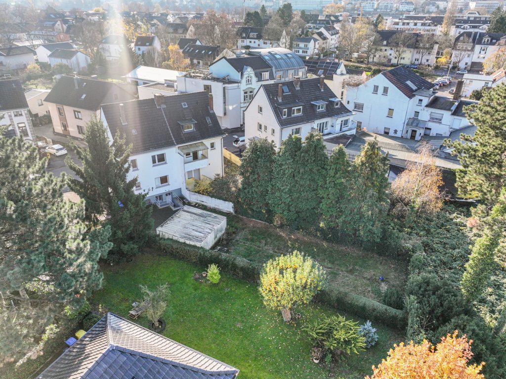 Immobilienangebot - Bonn / Beuel-Mitte - Alle - Charmante Doppelhaushälfte auf großzügigem Grundstück in bevorzugter Lage von Bonn - Beuel