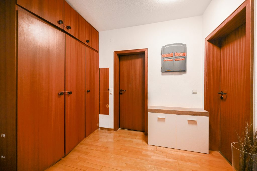 Immobilienangebot - Bonn / Oberkassel - Alle - Gepflegte 2-Zimmer-Wohnung mit Balkon und TG-Stellplatz in bevorzugter Lage von Bonn - Oberkassel