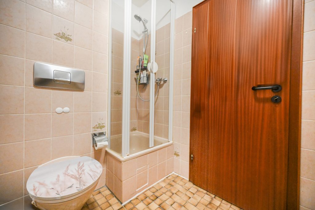 Immobilienangebot - Bonn / Oberkassel - Alle - Gepflegte 2-Zimmer-Wohnung mit Balkon und TG-Stellplatz in bevorzugter Lage von Bonn - Oberkassel