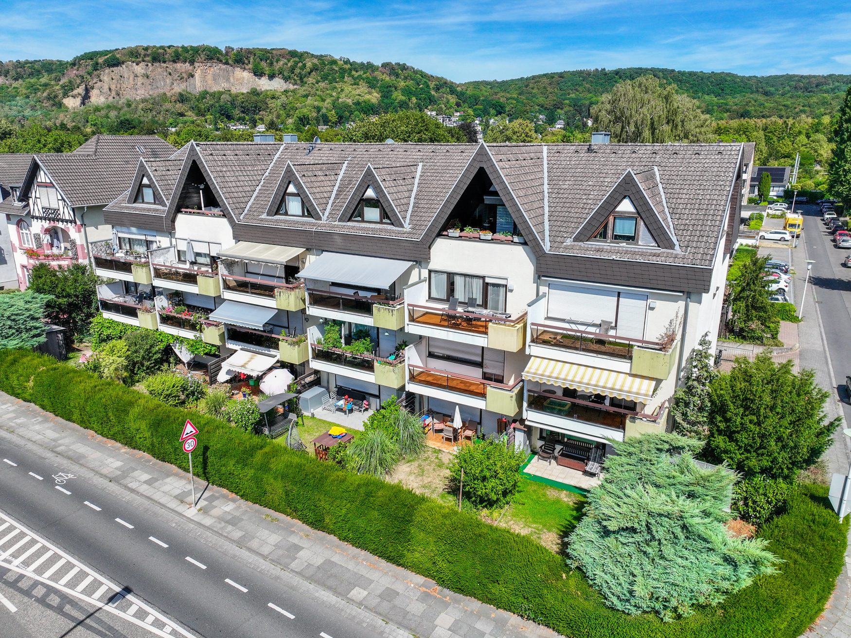 Immobilienangebot - Bonn / Oberkassel - Alle - Gepflegte 2-Zimmer-Wohnung mit Balkon und TG-Stellplatz in bevorzugter Lage von Bonn - Oberkassel