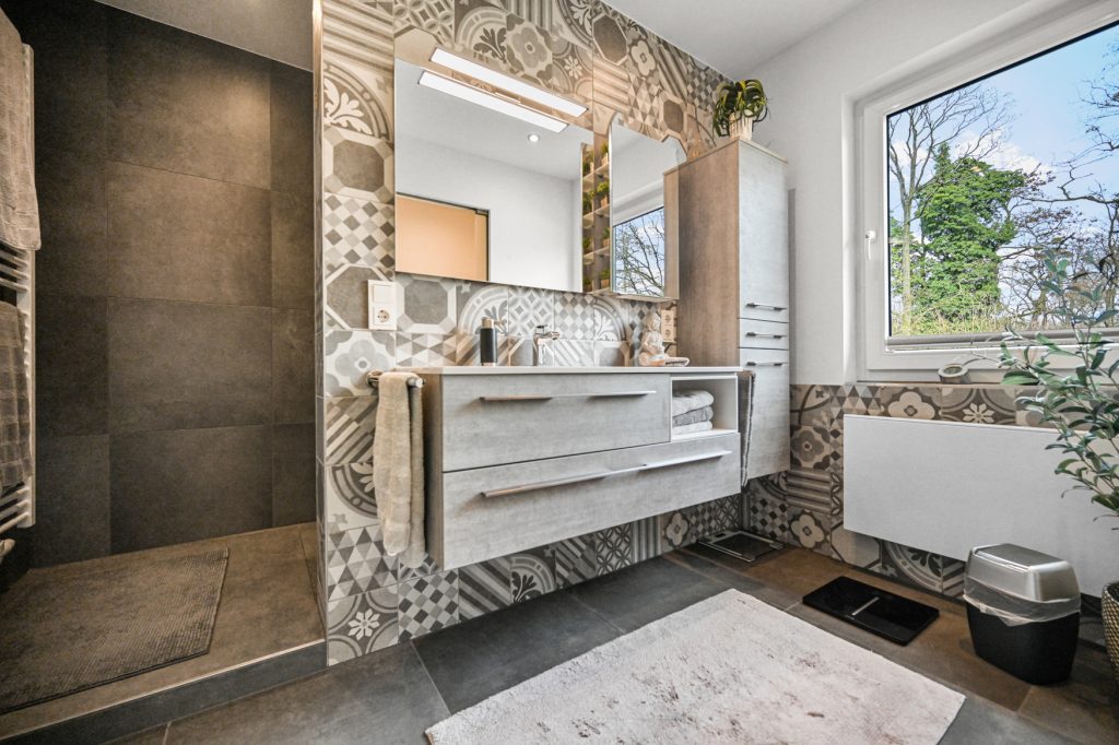 Immobilienangebot - Bonn - Alle - Stilvolles Einfamilienhaus auf großzügigem Grundstück in beliebter Lage des Bonner Venusbergs