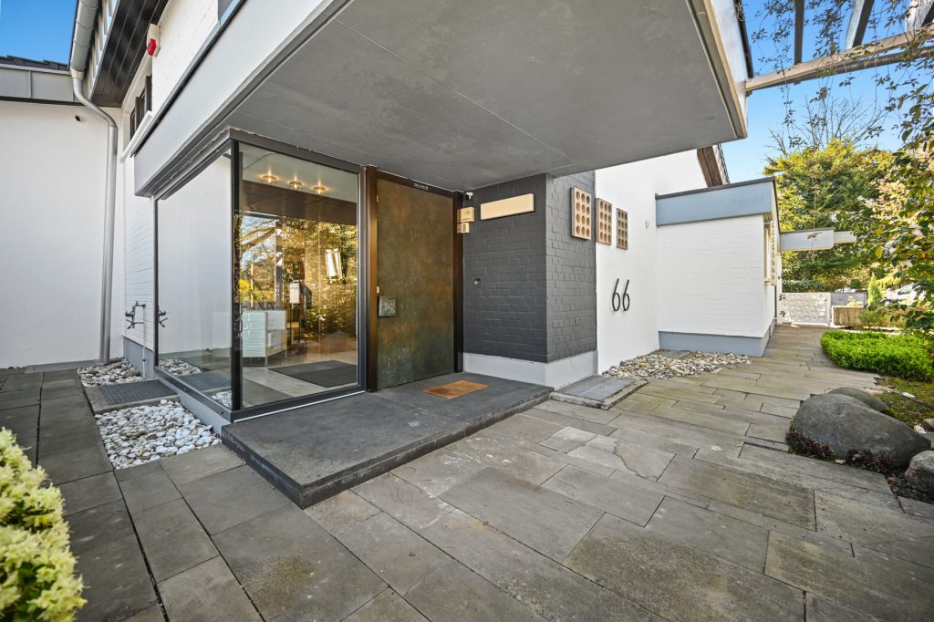 Immobilienangebot - Bonn / Rüngsdorf - Alle - Großzügige Architektenvilla mit Schwimmbad und 2 Doppelgaragen in beliebter Lage von Bonn-Rüngsdorf