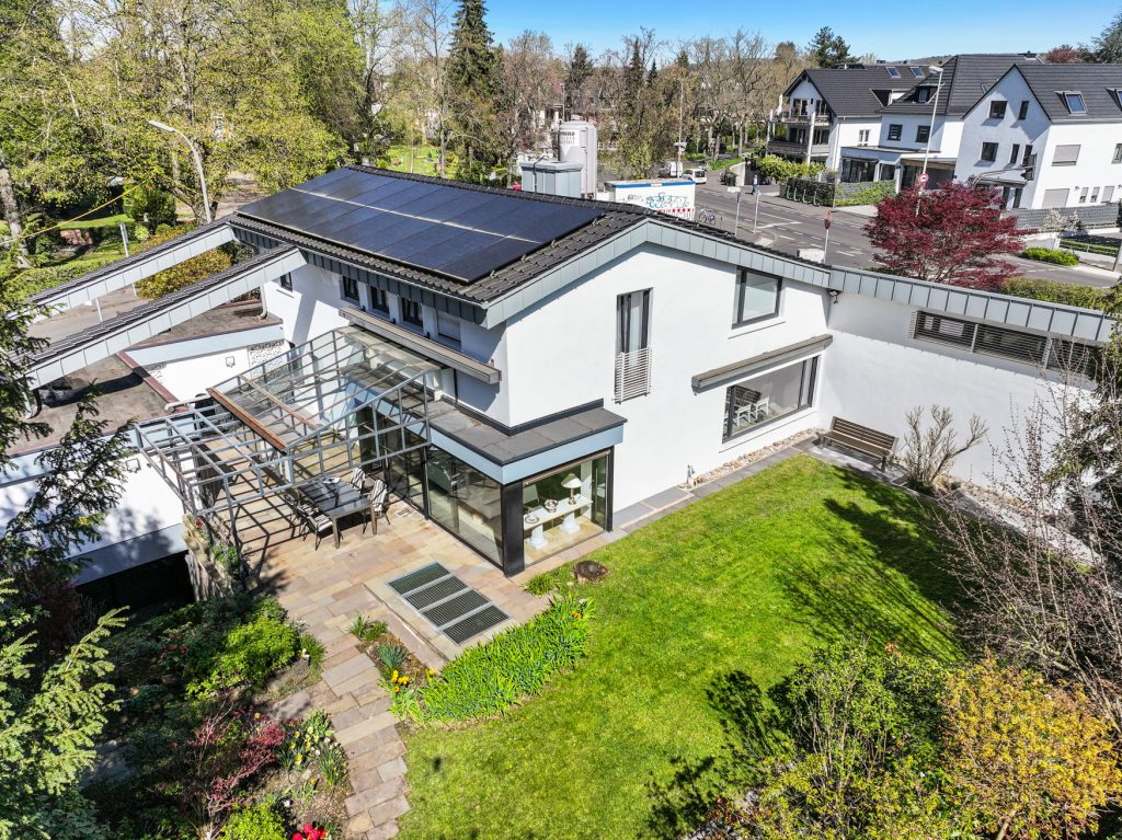 Immobilienangebot - Bonn / Rüngsdorf - Alle - Großzügige Architektenvilla mit Schwimmbad und 2 Doppelgaragen in beliebter Lage von Bonn-Rüngsdorf