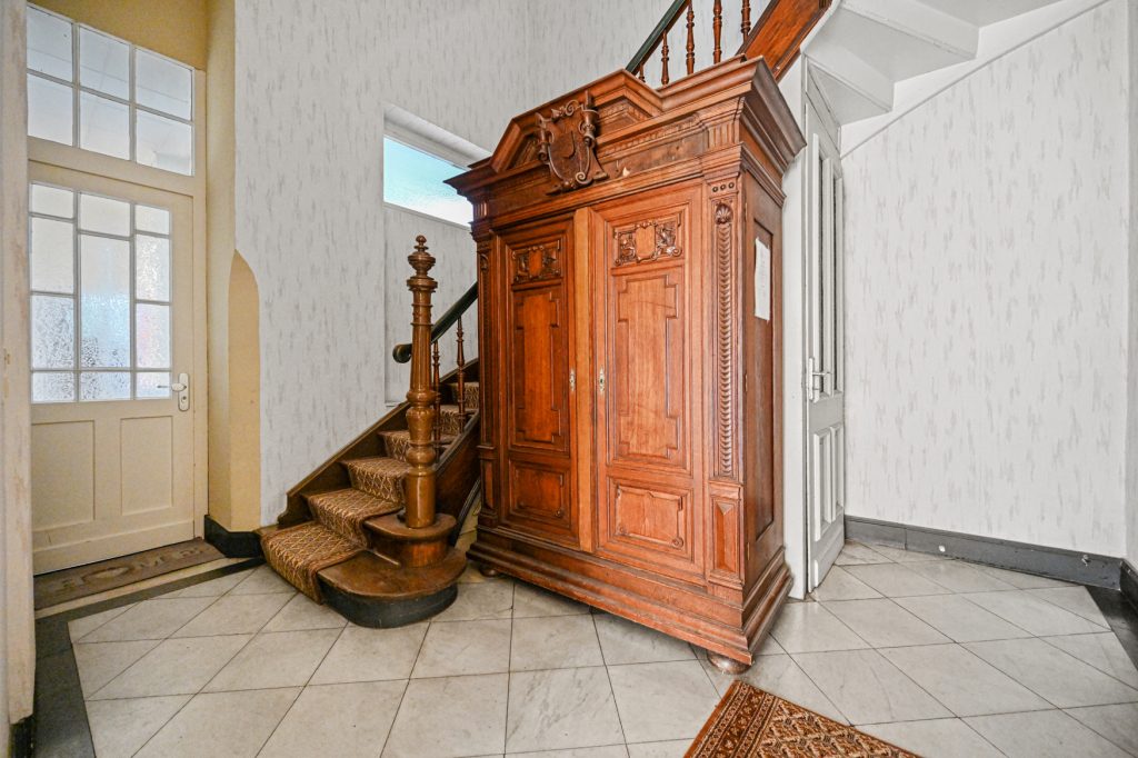 Immobilienangebot - Bonn / Südstadt - Alle - Vermietetes, denkmalgeschütztes Gründerzeithaus mit 3 Einheiten & Garage im Herzen der Südstadt