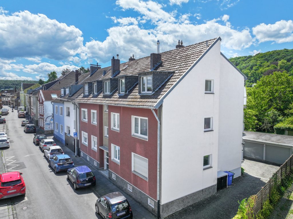 Immobilienangebot - Bonn - Alle - Gepflegte 3-Zimmer-DG-Wohnung mit Sonnenbalkon und PKW-Garage in beliebter Lage von Bonn - Kessenich