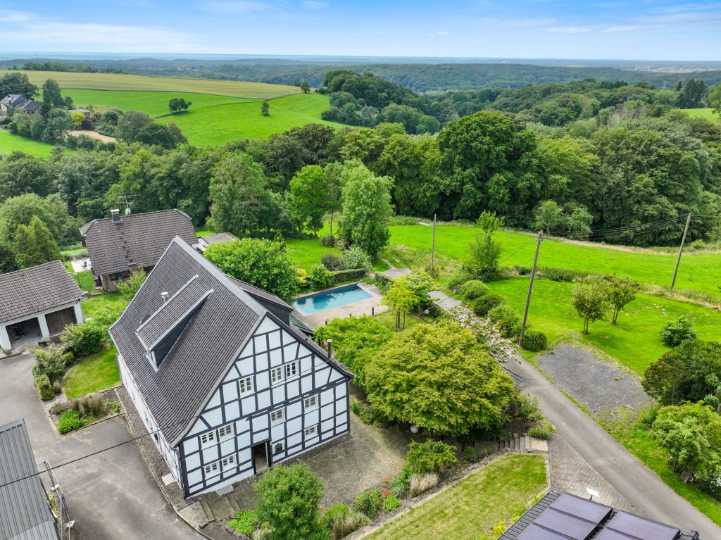 Immobilienangebot - Lohmar - Alle - Historisches Fachwerkanwesen auf einem weitläufigen Grundstück mit Weitblick in idyllischer Lage