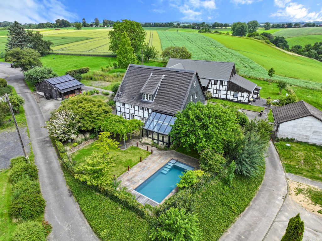 Immobilienangebot - Lohmar - Alle - Saniertes, denkmalgeschütztes Fachwerkhaus auf weitläufigem Grundstück in Waldrandlage von Lohmar