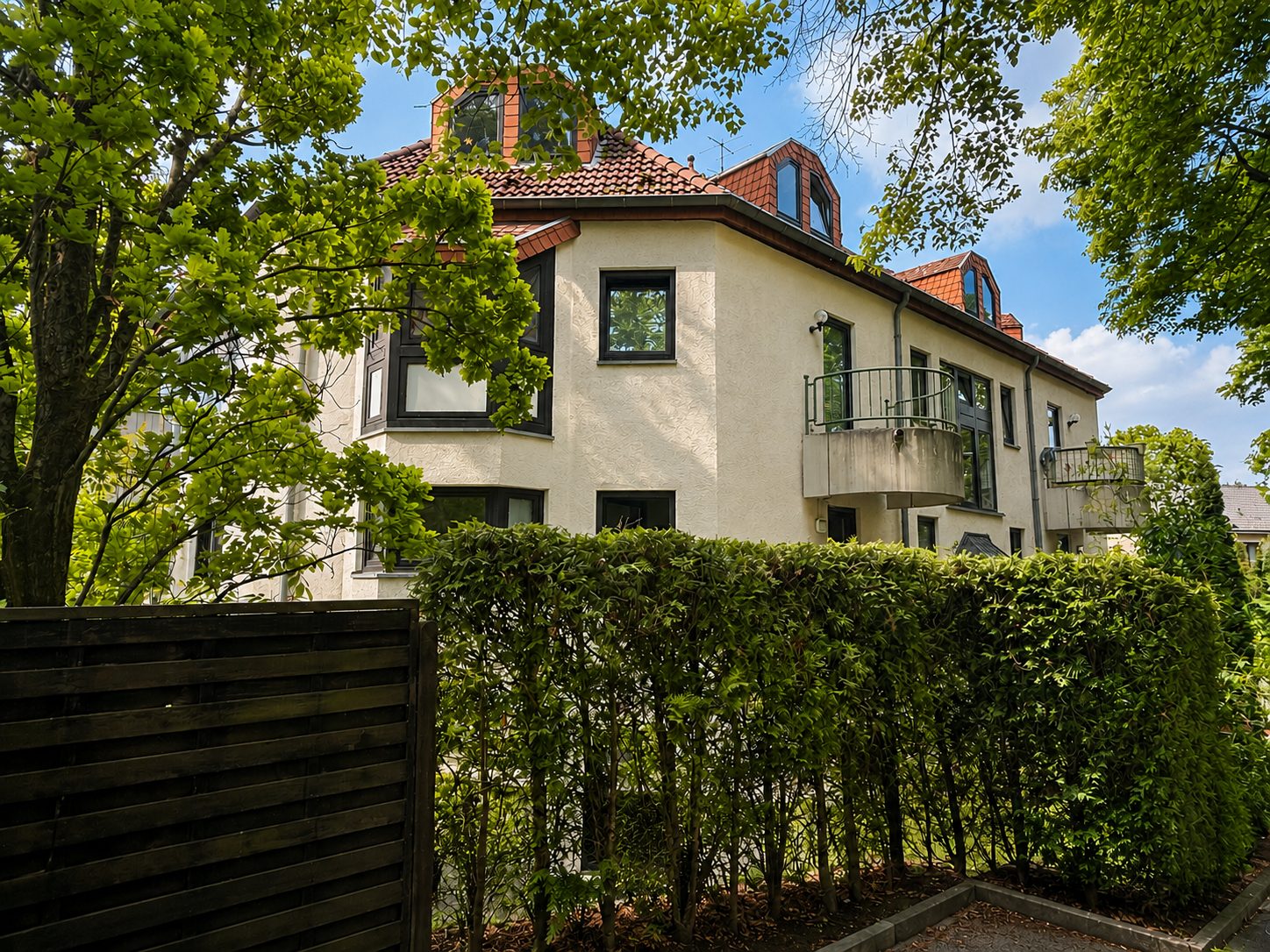 Immobilienangebot - Bonn / Mehlem - Alle - Gepflegte 2-Zimmer-Wohnung mit Sonnenterrasse und PKW-Garage in bevorzugter Lage von Bonn - Mehlem