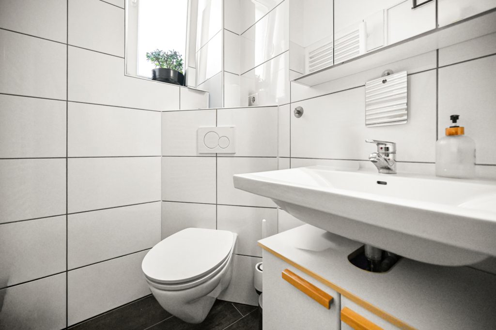 Immobilienangebot - Bonn / Südstadt - Alle - Modernisiertes Wohn-/Geschäftshaus mit 11 Einheiten in unmittelbarer Rheinnähe der Bonner Südstadt