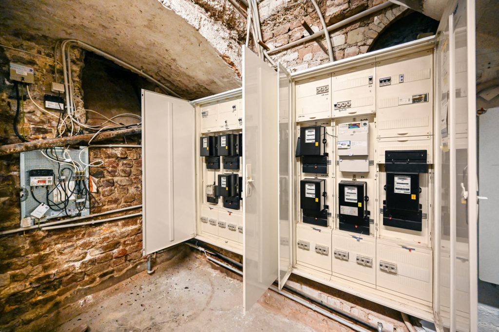 Immobilienangebot - Bonn / Südstadt - Alle - Modernisiertes Wohn-/Geschäftshaus mit 11 Einheiten in unmittelbarer Rheinnähe der Bonner Südstadt