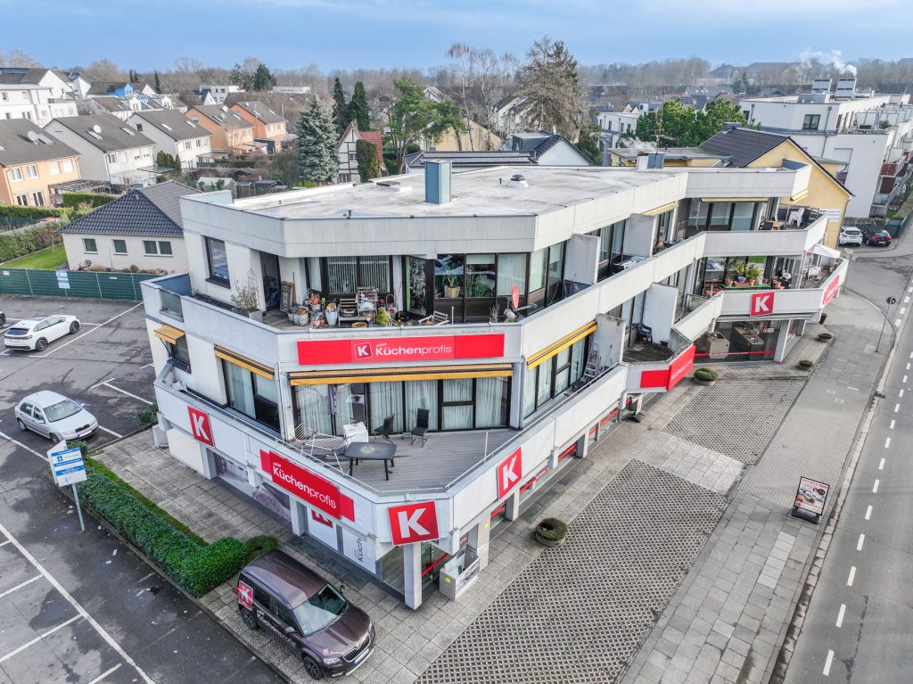 Immobilienangebot - Bonn / Beuel-Ost - Alle - Großzügige, modernisierte Tiefgarage für bis zu 10 Fahrzeuge in zentraler Lage von Bonn - Beuel