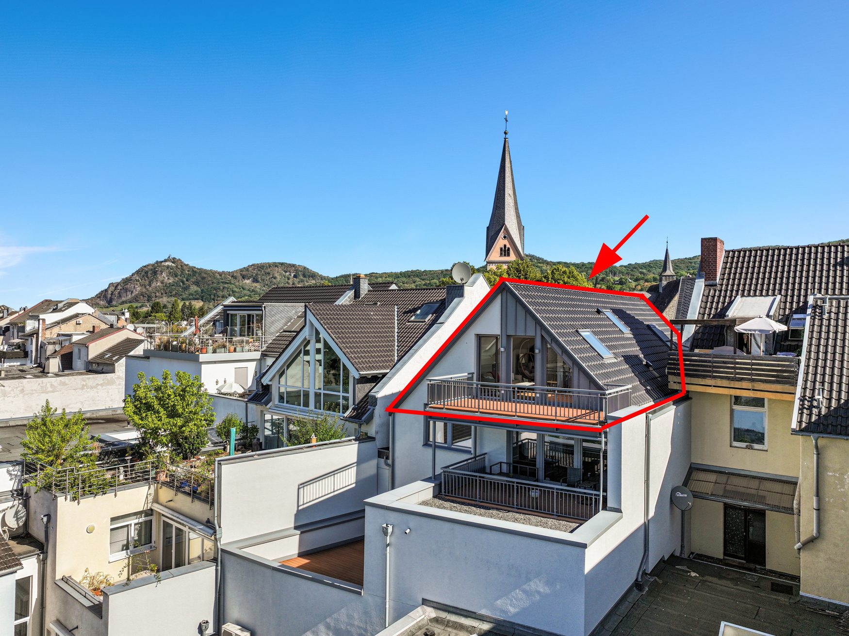 Immobilienangebot - Bad Honnef - Alle - Exklusive Dachgeschosswohnung mit Einbauküche und großem Sonnenbalkon inkl. Panoramablick im Zentrum