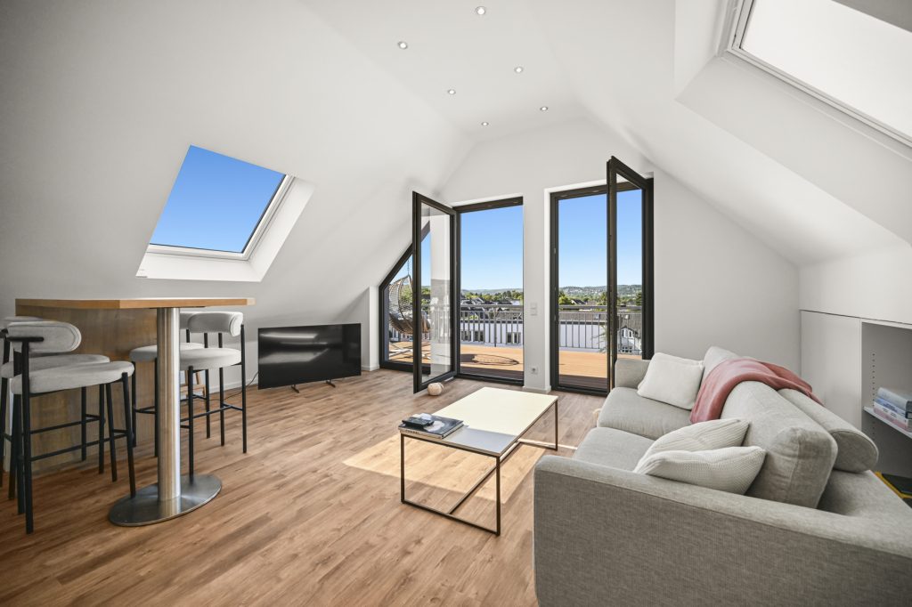 Immobilienangebot - Bad Honnef - Alle - Exklusive Dachgeschosswohnung mit Einbauküche und großem Sonnenbalkon inkl. Panoramablick im Zentrum