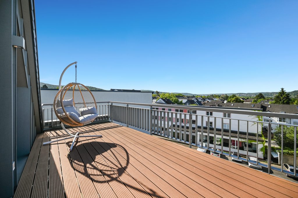Immobilienangebot - Bad Honnef - Alle - Exklusive Dachgeschosswohnung mit Einbauküche und großem Sonnenbalkon inkl. Panoramablick im Zentrum