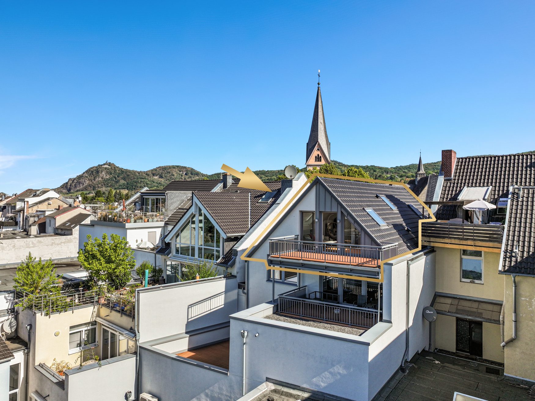 Immobilienangebot - Bad Honnef - Alle - Exklusive Dachgeschosswohnung mit Einbauküche und großem Sonnenbalkon inkl. Panoramablick im Zentrum